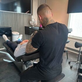 Hårpigmentering (Scalp Micropigmentation) i Göteborg & Stockholm hos Made Hair Academy | ledande klinik inom hårpigmentering i Sverige sedan 2019