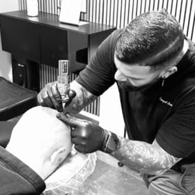 Scalp Micropigmentation, Hårpigmentering - Naturlig hårlinje med smp på man, 28 år, i Göteborg – Naturligt resultat från Made Hair Academy.