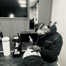 Scalp Micropigmentation, Hårpigmentering - Naturlig hårlinje med smp på man, 28 år, i Göteborg – Naturligt resultat från Made Hair Academy.