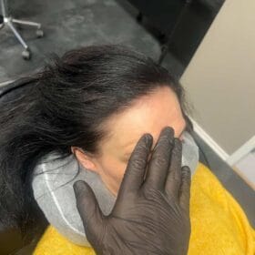 Hårpigmentering på kvinna, 38 år, utförd hos Made Hair Academy Göteborg – ledande aktör för kvinnlig hårpigmentering i Sverige