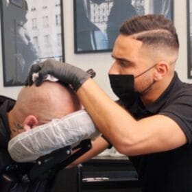 Ärrkamouflage med hårpigmentering efter hårtransplantation | diskret SMP-behandling i Göteborg och Stockholm hos Made Hair Academy | Sverige bästa SMP Studio